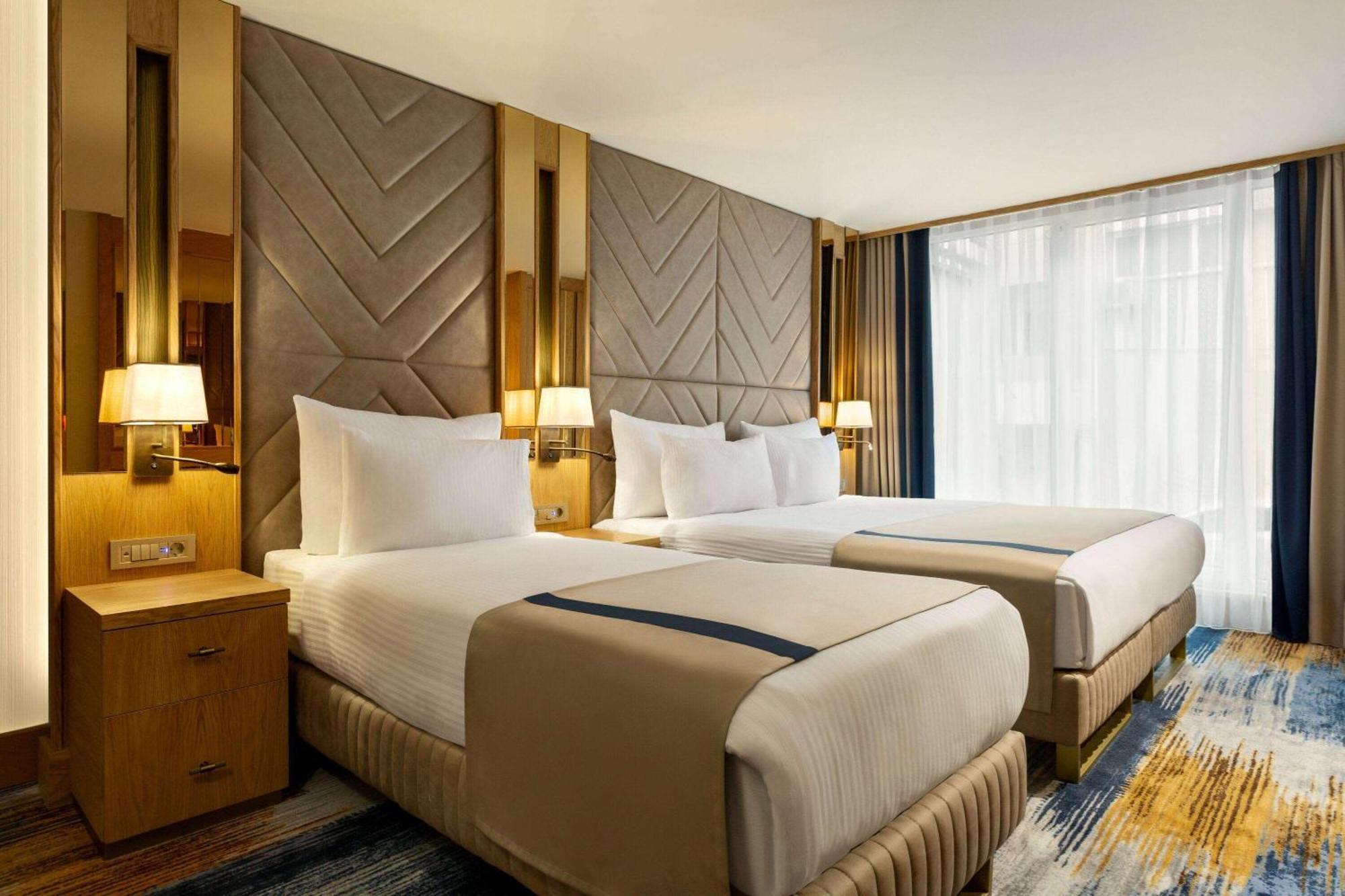 Days Inn By Wyndham Istanbul Bomonti Exterior foto