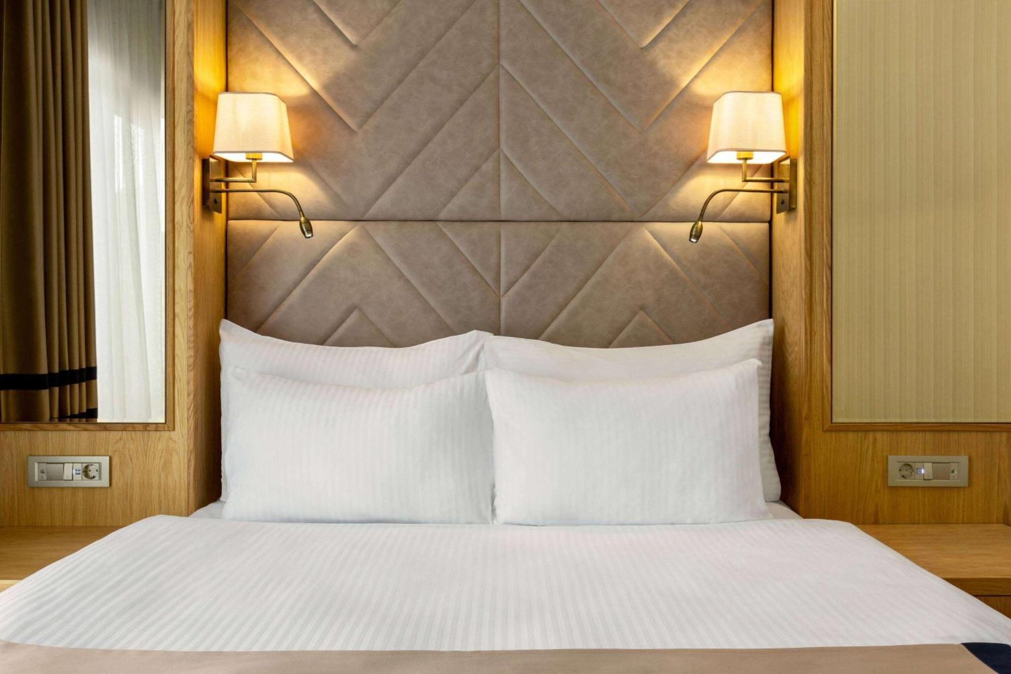 Days Inn By Wyndham Istanbul Bomonti Exterior foto