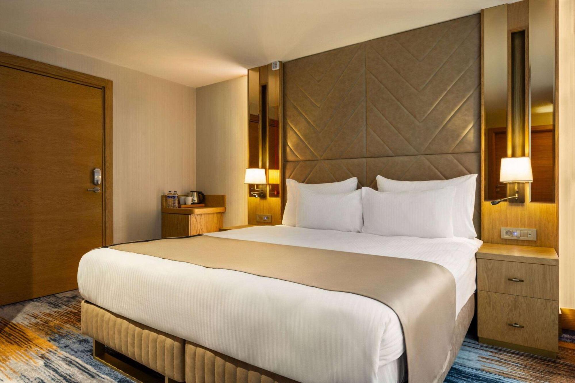 Days Inn By Wyndham Istanbul Bomonti Exterior foto